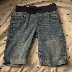 Idk what brand but blue and size 8 in kids